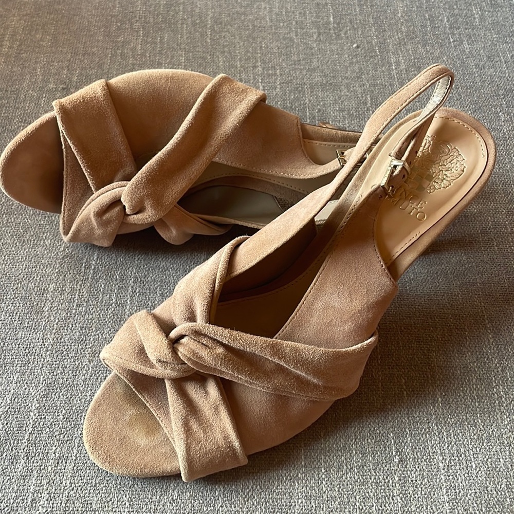 Vince Camuto nude suede twist knot sling back heel Size 10